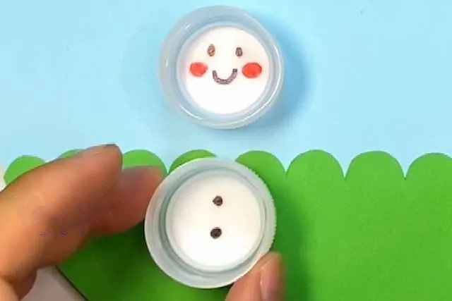 幼儿园废物利用手工：瓶盖制作兔子手工(步骤图解)