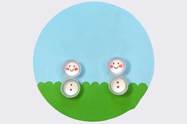 幼儿园废物利用手工：瓶盖制作兔子手工(步骤图解)