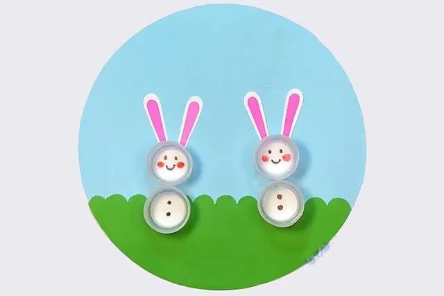 幼儿园废物利用手工：瓶盖制作兔子手工(步骤图解)