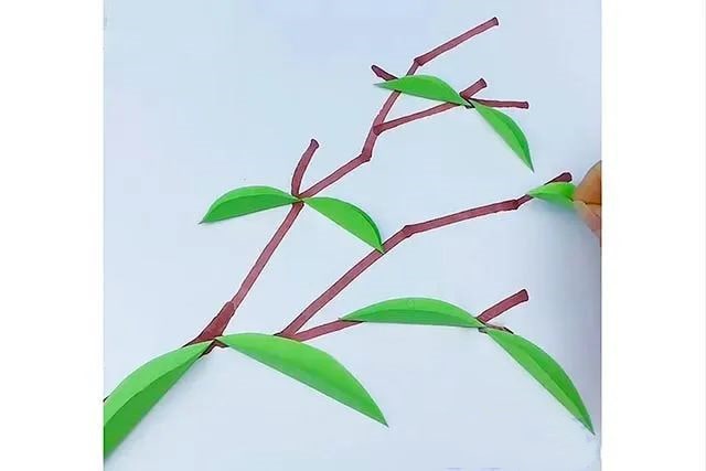 春天手工：剪纸粘贴画制作挂在枝头的桃子(步骤图解)