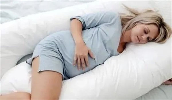 当孕妈妈在熬夜的时候，胎宝宝在干嘛？