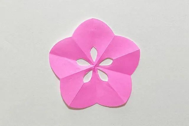 春天手工剪纸梅花(步骤图解)