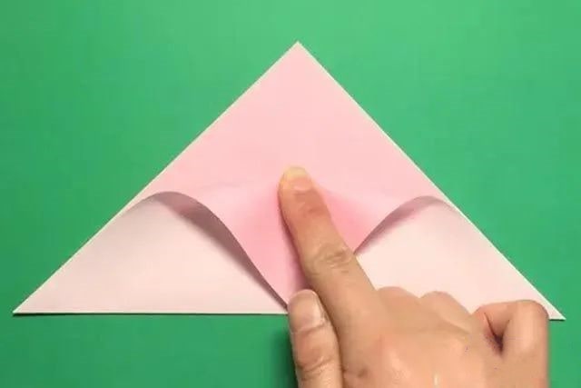 幼儿简单手工：剪纸平面桃花(步骤图解)