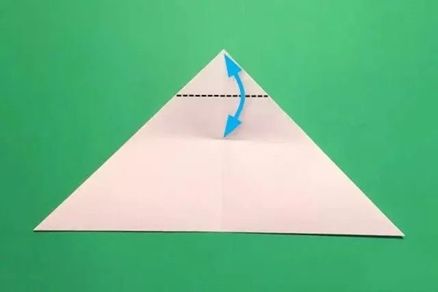 幼儿简单手工：剪纸平面桃花(步骤图解)