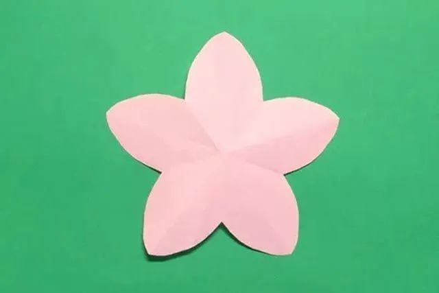 幼儿简单手工：剪纸平面桃花(步骤图解)
