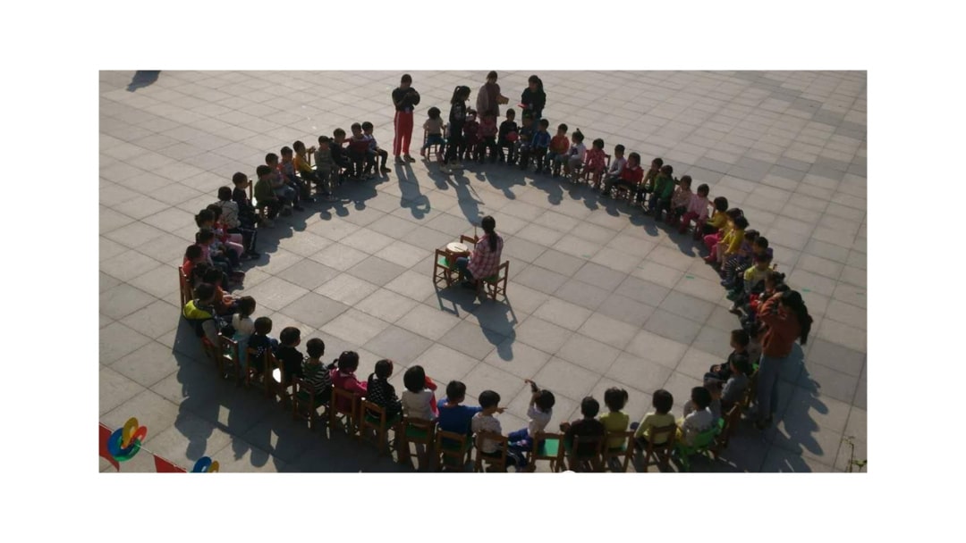 幼儿园中班游戏教案：喊数抱团（含PPT课件图片）