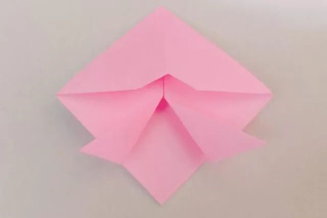 幼儿春天手工折纸立体桃花(步骤图解)