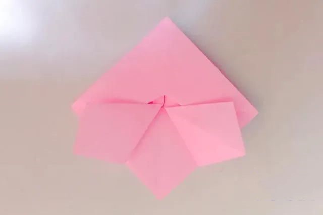 幼儿春天手工折纸立体桃花(步骤图解)