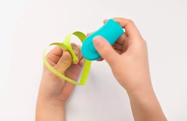 三八妇女节手工心形花环图文教程