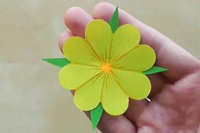 幼儿简单手工制作：纸贴画美丽的春天(步骤图解)