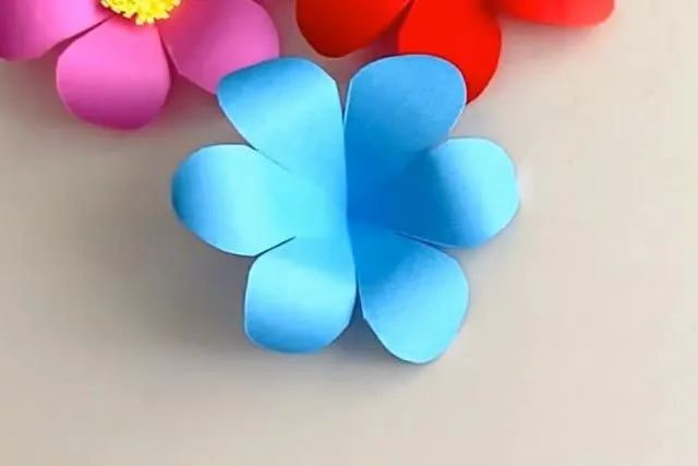 幼儿简单手工制作：纸贴画美丽的春天(步骤图解)