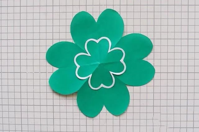 幼儿园春天主题墙面装饰：七星瓢虫剪贴画(步骤图解)