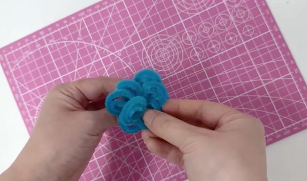 扭扭棒手工制作一枚立体花朵戒指