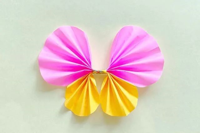 适合幼儿的春天手工：折纸手工简单蝴蝶(步骤图解)