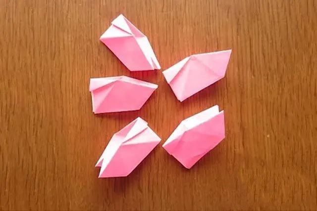 手工制作纸花朵：折纸立体樱花(步骤图解)