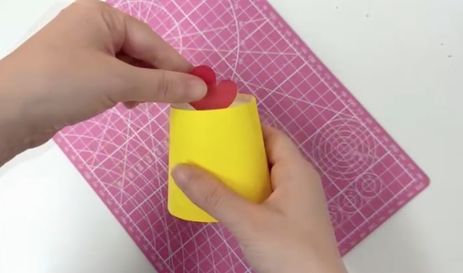 一次性纸杯手工制作小鸡卡门