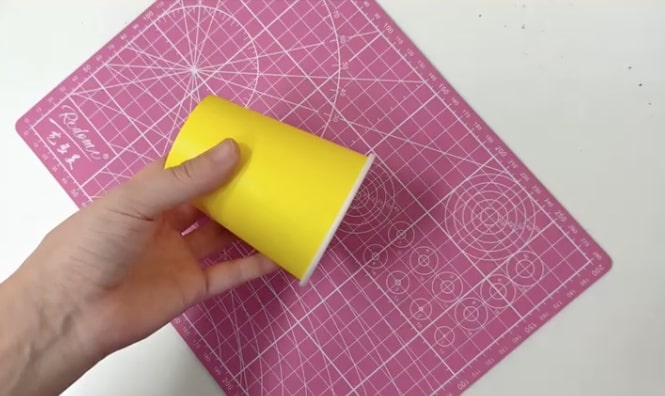 一次性纸杯手工制作小鸡卡门