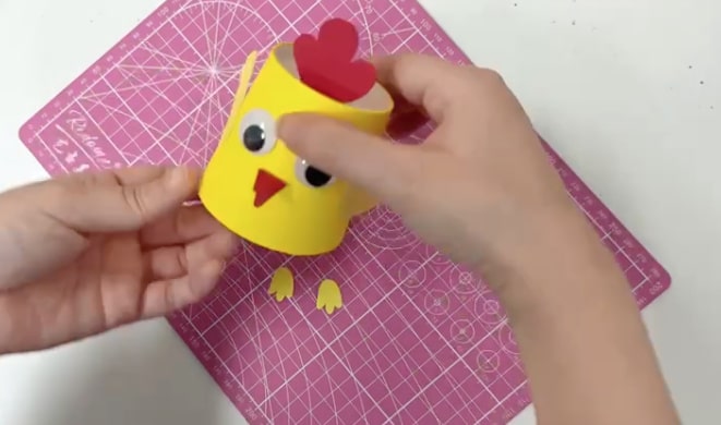 一次性纸杯手工制作小鸡卡门