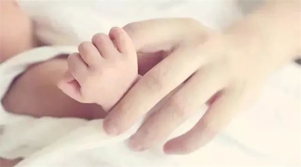 新生儿猛长期的时候，母乳喂养应该怎么做？