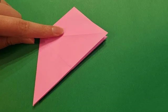 纸花的折法：立体郁金香的折法(步骤图解)