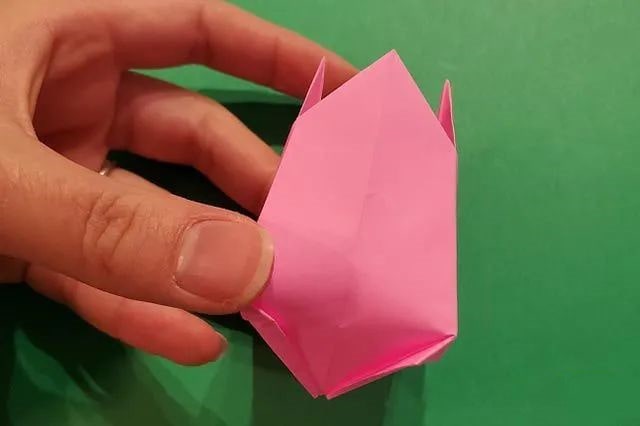 纸花的折法：立体郁金香的折法(步骤图解)