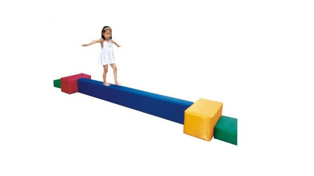 幼儿园大班体育教案：安全过桥