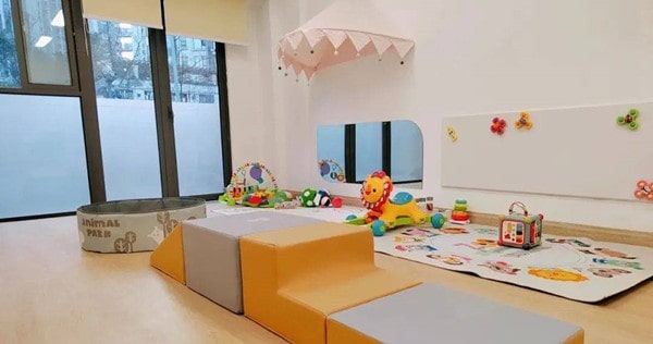 如何在幼儿园里办托育？