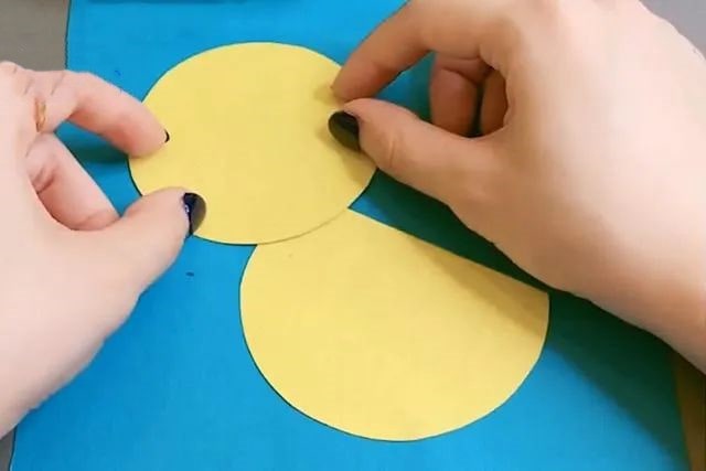 幼儿园手工制作小动物：拼贴画展翅飞翔的小鸟(步骤图解)