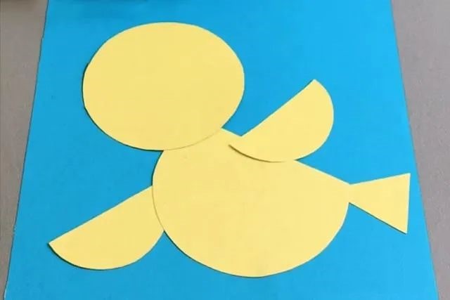 幼儿园手工制作小动物：拼贴画展翅飞翔的小鸟(步骤图解)