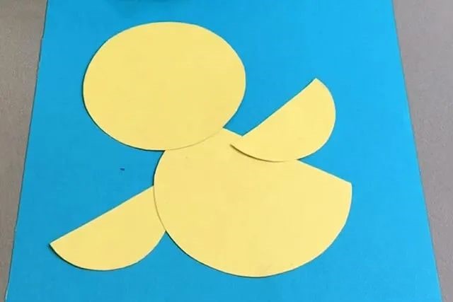 幼儿园手工制作小动物：拼贴画展翅飞翔的小鸟(步骤图解)