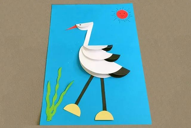 幼儿园简单手工制作动物：拼贴画白鹳