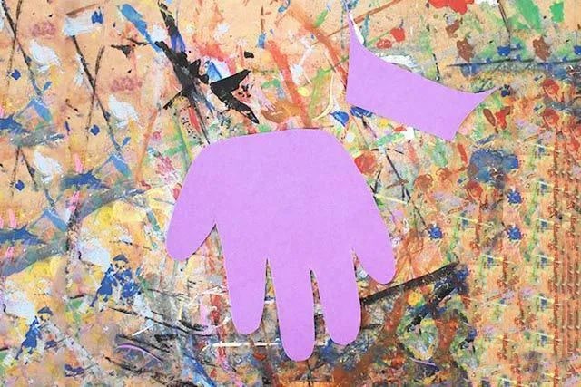 幼儿大熊猫手工：手掌印粘贴制作大熊猫