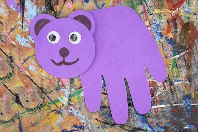 幼儿大熊猫手工：手掌印粘贴制作大熊猫