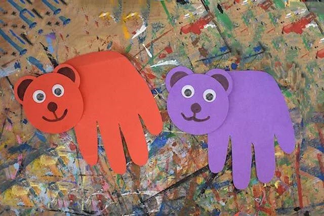 幼儿大熊猫手工：手掌印粘贴制作大熊猫