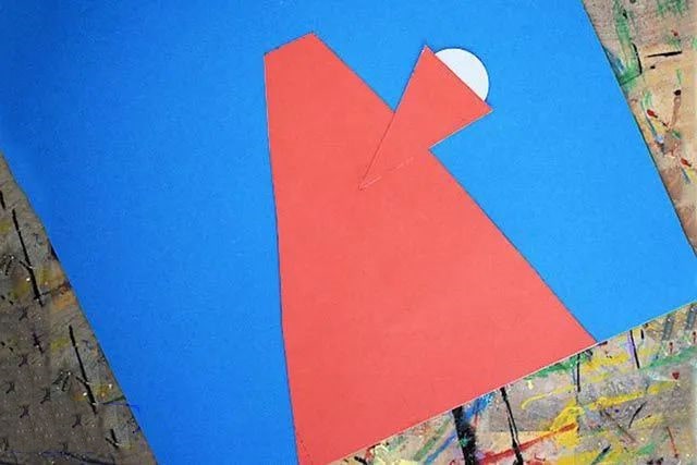 幼儿创意下雨天手工：拼贴画撑着伞的小女孩