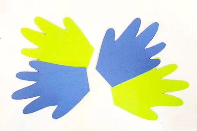 幼儿彩色卡纸手工：手印制作蝴蝶(步骤图解)