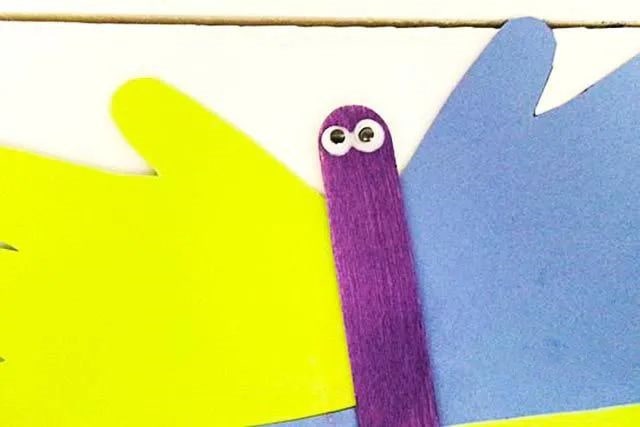 幼儿彩色卡纸手工：手印制作蝴蝶(步骤图解)