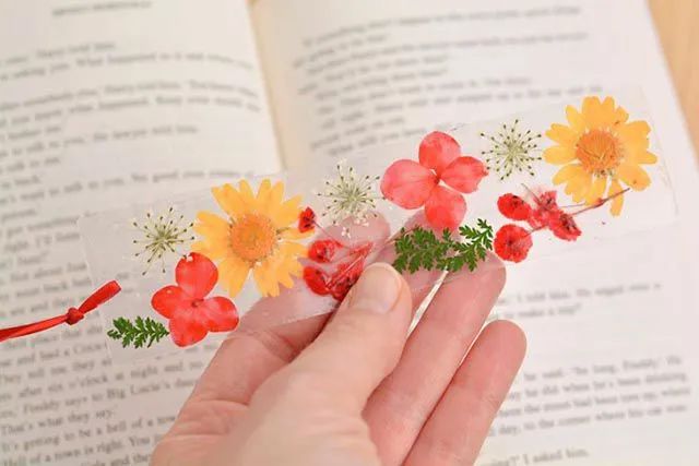 怎么用干花瓣制作书签方法