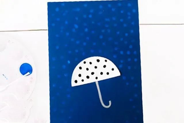 蛋糕纸托废物利用手工制作一把雨伞(步骤图解)