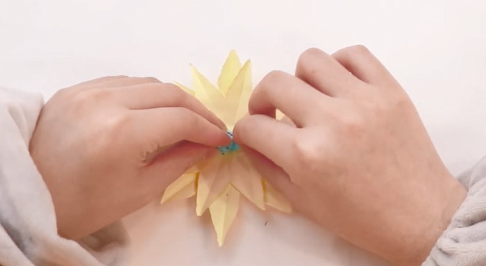 幼儿园手工制作小花教程简单