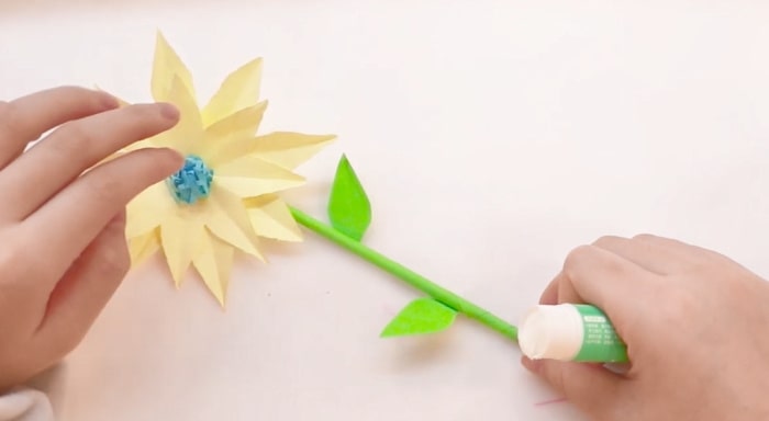 幼儿园手工制作小花教程简单