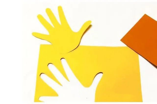 简单手工制作小动物：手印拼贴画鸭子