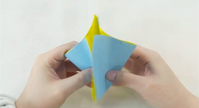 折纸杰尼龟书签的制作方法