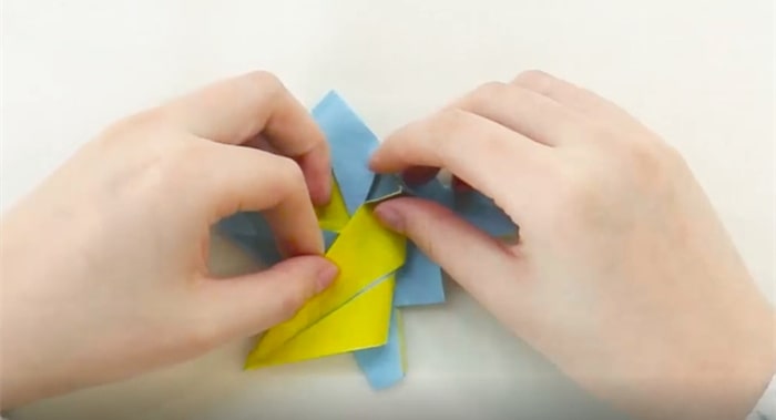 折纸杰尼龟书签的制作方法