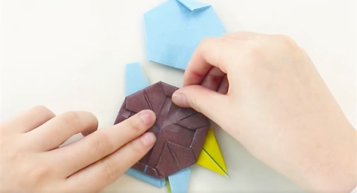 折纸杰尼龟书签的制作方法