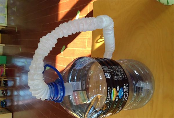 幼儿园角色游戏观察记录《理发店的转变》