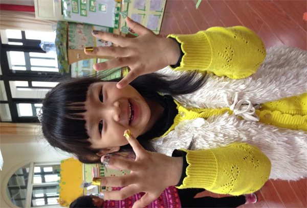 幼儿园角色游戏观察记录《理发店的转变》