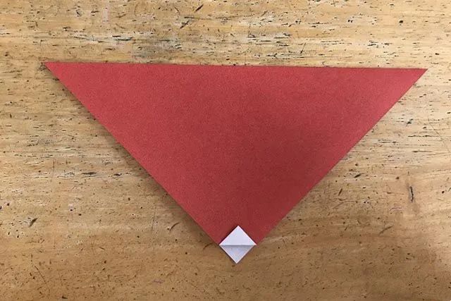 幼儿简单手工折纸歪头坐着的小狐狸