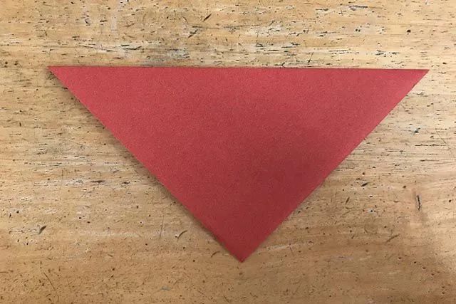 幼儿简单手工折纸歪头坐着的小狐狸