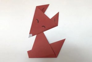 幼儿简单手工折纸歪头坐着的小狐狸(步骤图解) 